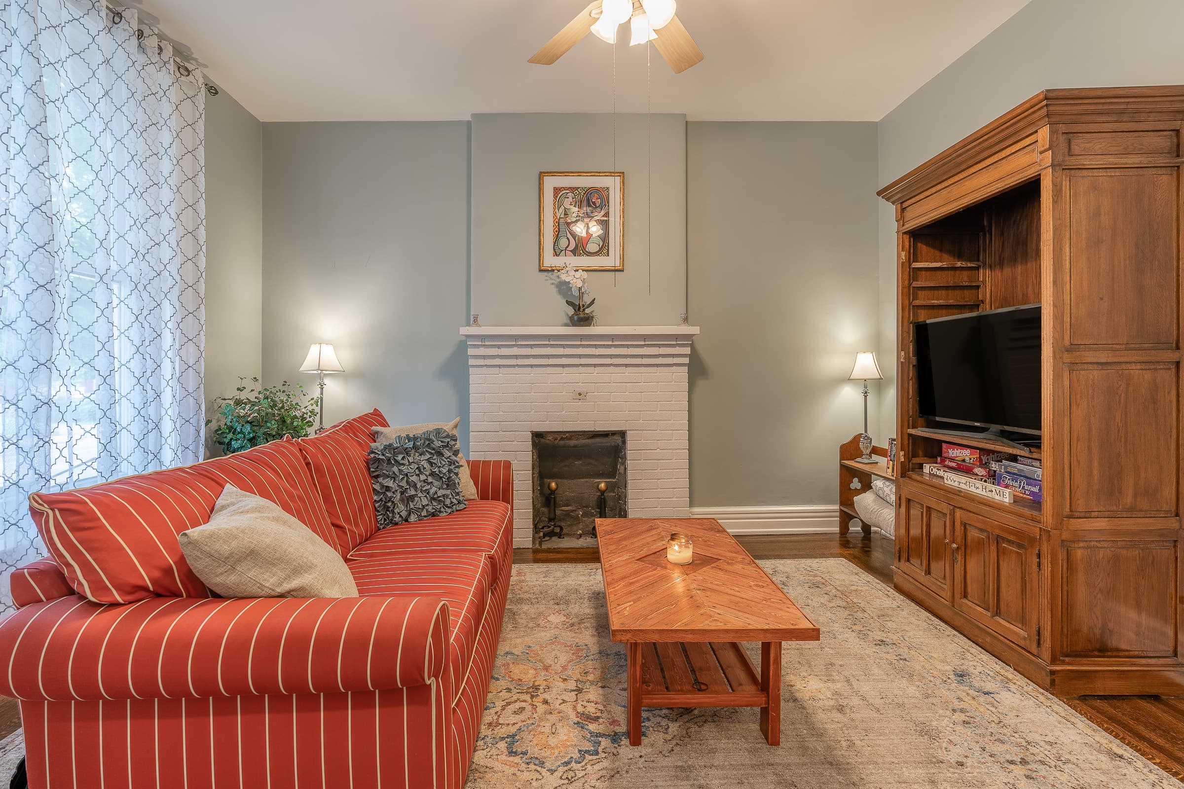 Comfortable room in the Victorian apartment
